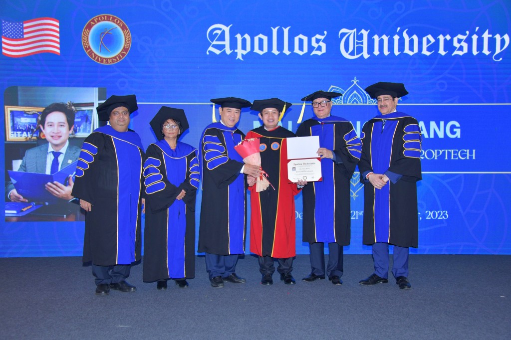 Doanh nhân Hoàng Mai Chung được trao tặng tiến sĩ danh dự ngành Proptech