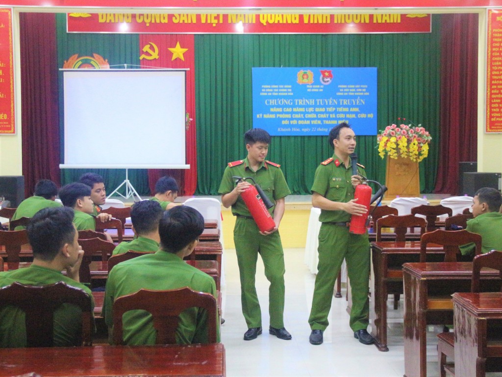 Tuổi trẻ Công an tỉnh Khánh Hòa  phối hợp với Trại giam A2 (Bộ Công an) trong buổi học lý thuyết công tác PCCC