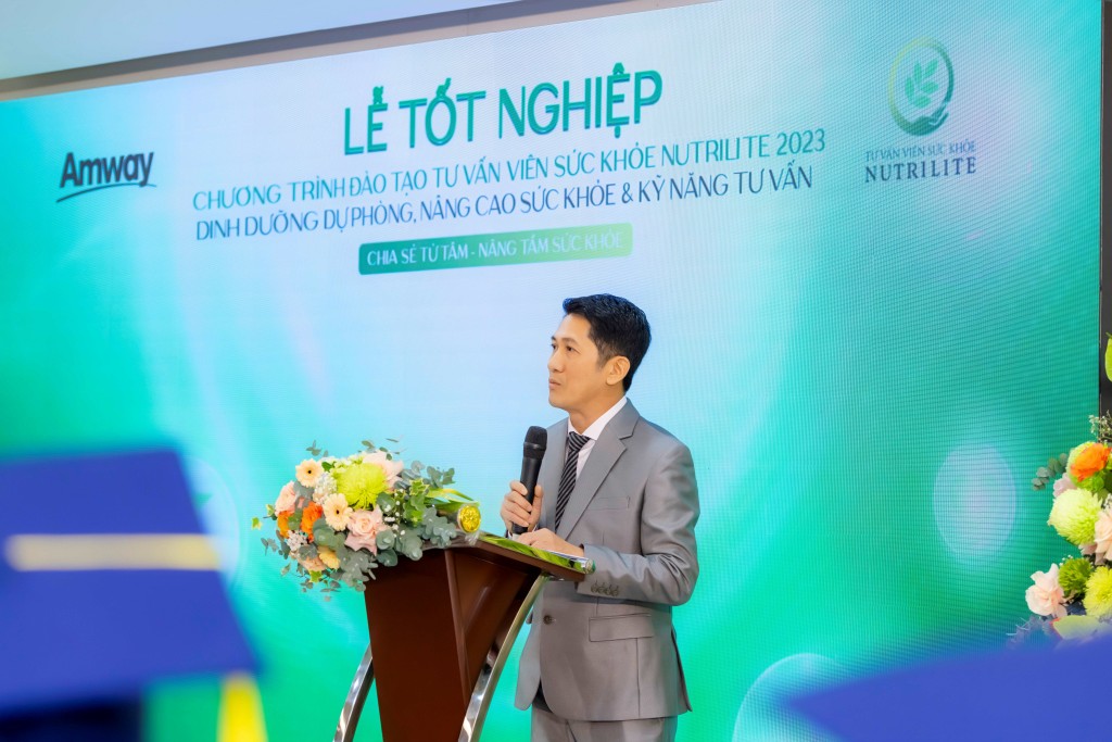 Ông Huỳnh Thiên Triều – Tổng Giám đốc Amway Việt Nam phát biểu tại buổi lễ