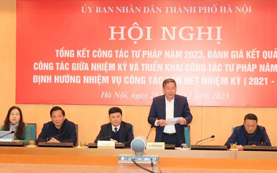 Phó Chủ tịch Thường trực UBND TP Hà Nội Lê Hồng Sơn phát biểu tại điểm cầu UBND TP Hà Nội