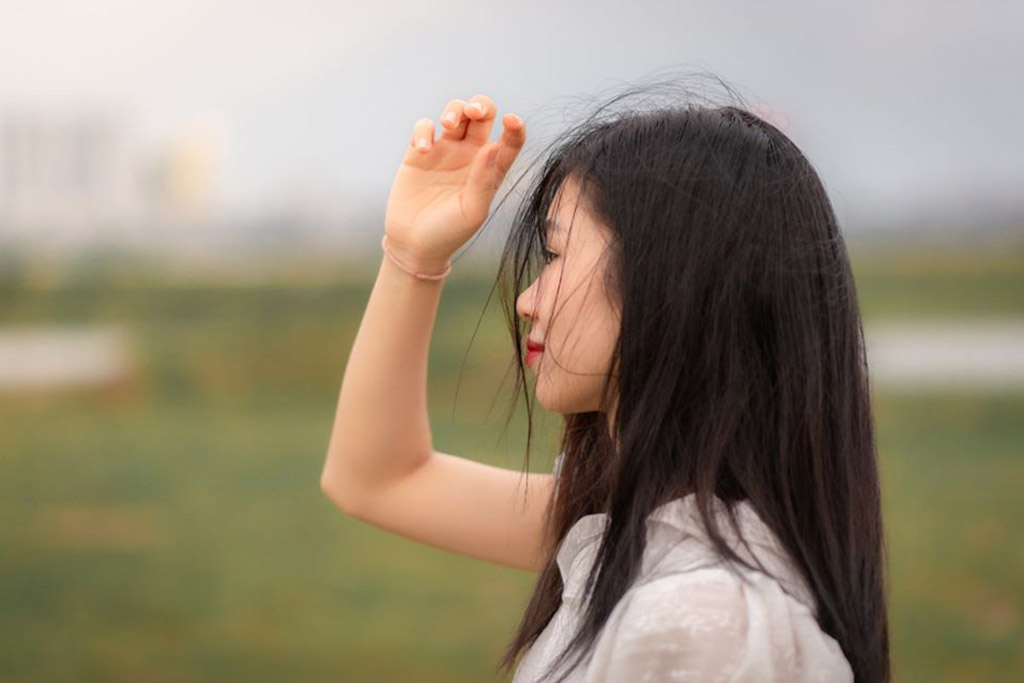 Người trẻ "lạc lõng" trong những bữa tiệc cuối năm
