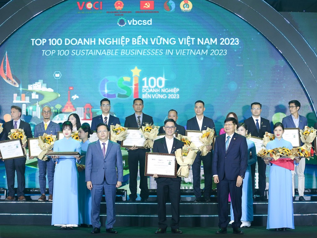 Ông Trần Minh Đức - Giám đốc Bộ phận Hỗ trợ sản xuất Công ty TNHH Giấy Kraft Vina tại lễ trao giải