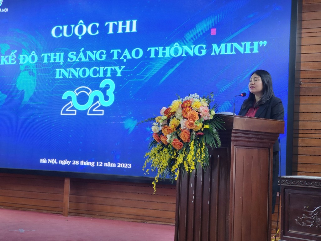 Phó Chủ tịch Thường trực Hội Sinh viên Việt Nam thành phố Hà Nội phát biểu tại chương trình