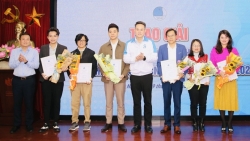Hội LHTN Việt Nam trao giải các cuộc thi đồng hành