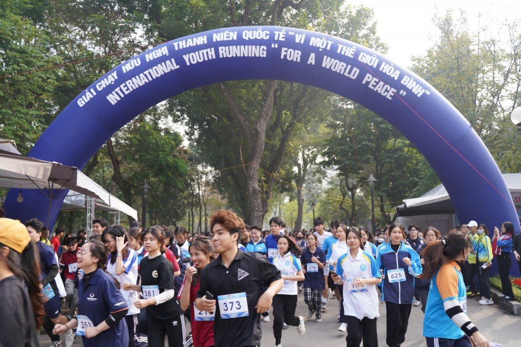 Hơn 600 bạn trẻ tham gia giải chạy “Vì thế giới hoà bình”