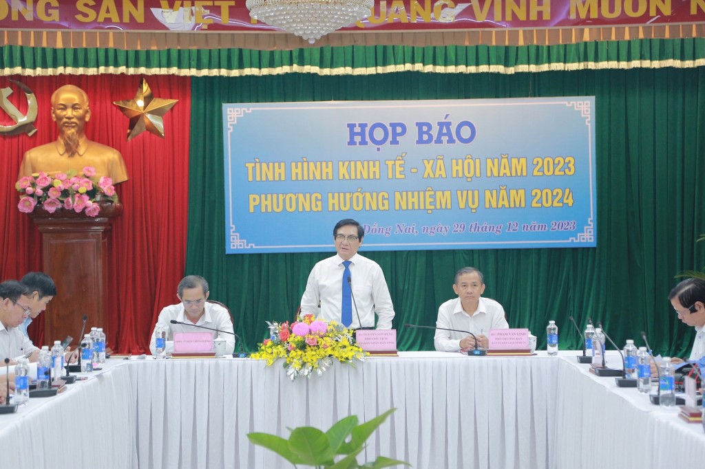Ông Nguyễn Sơn Hùng, Phó Chủ tịch UBND tỉnh Đồng Nai phát biểu tại buổi họp báo 