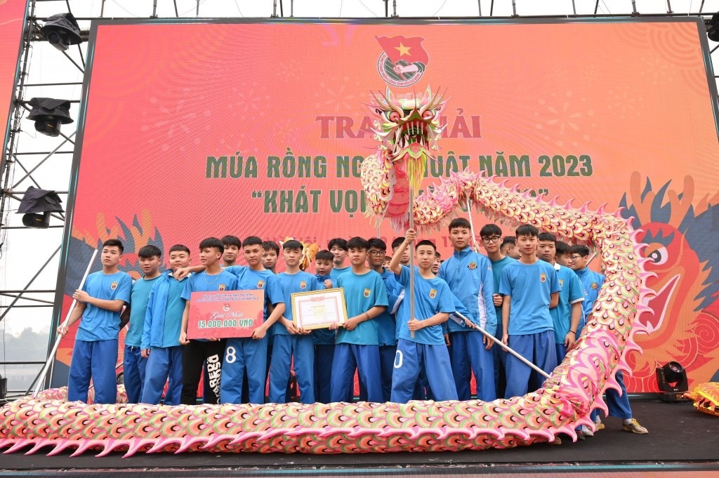 CLB Lân Sư Rồng THPT IVS xuất sắc đạt giải Nhất CLB Lân Sư Rồng THPT IVS xuất sắc đạt giải Nhất