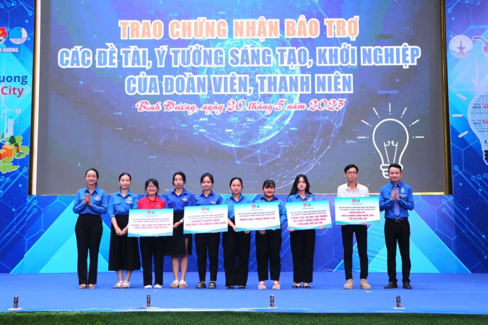 Trong năm, các cấp bộ Đoàn đã hỗ trợ triển khai, hiện thực hóa 1.644 ý tưởng, sáng kiến của đoàn viên, thanh niên. Hỗ trợ nâng cao năng lực số cho hơn 01 triệu lượt thanh thiếu nhi và người dân