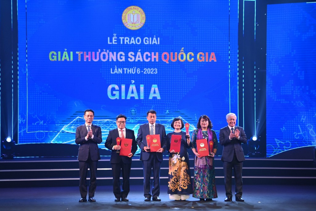 BTC trao giải tới các các tác giả đạt Giải thưởng Sách Quốc gia lần thứ sáu năm 2023