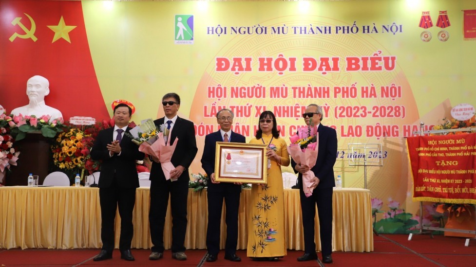 Hội Người mù TP Hà Nội đón nhận Huân chương Lao động hạng Nhì