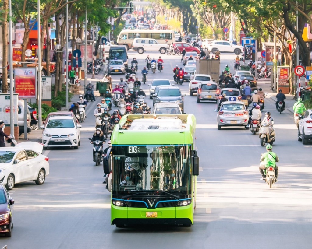 VinBus đã vận hành 9 tuyến buýt điện tại Hà Nội, được đông đảo người dân đón nhận.