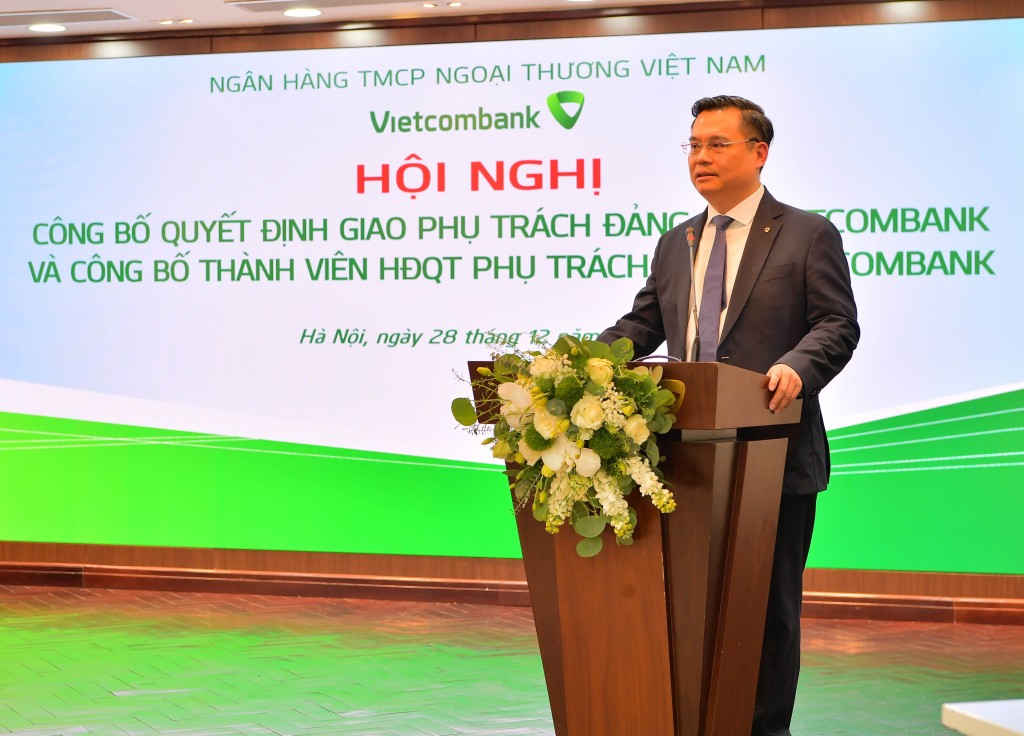 Đ/c Nguyễn Thanh Tùng - Phó Bí thư Đảng ủy, Thành viên HĐQT kiêm Tổng giám đốc Vietcombank phát biểu nhận nhiệm vụ