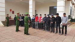 Đắk Lắk: 30 thiếu niên mang hung khí đi “giải quyết” mâu thuẫn