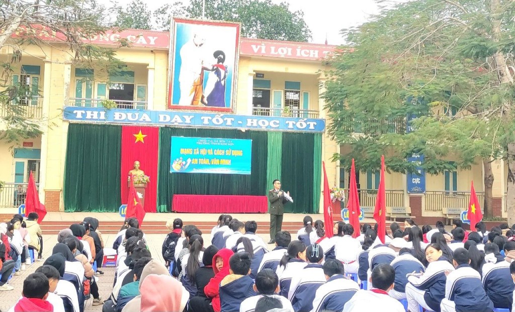 vào ngày 25/12/2023, các học sinh trên địa bàn thị xã Sơn Tây được học về Luật An ninh mạng.