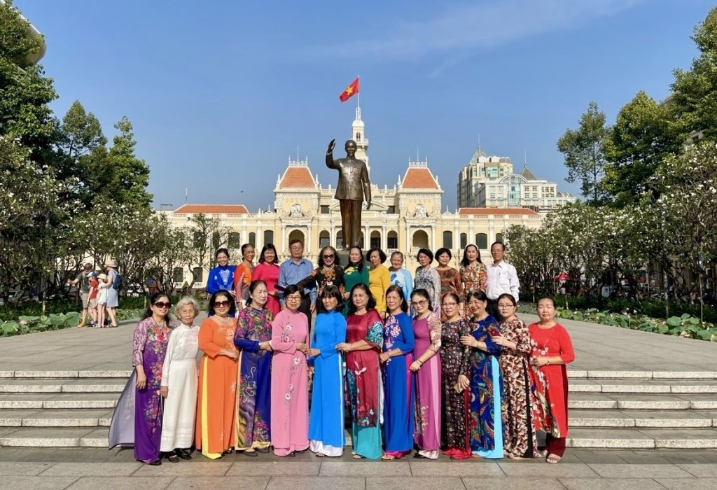 Trụ sở HĐND, UBND TP Hồ Chí Minh là điểm tham quan lý tưởng của du khách ngày cuối năm