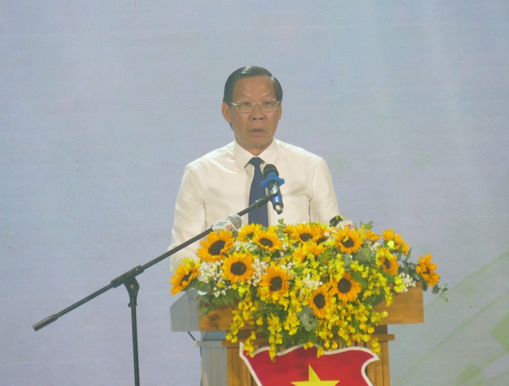 Chủ tịch UBND TP Hồ Chí Minh Phan Văn Mãi phát biểu chúc mừng