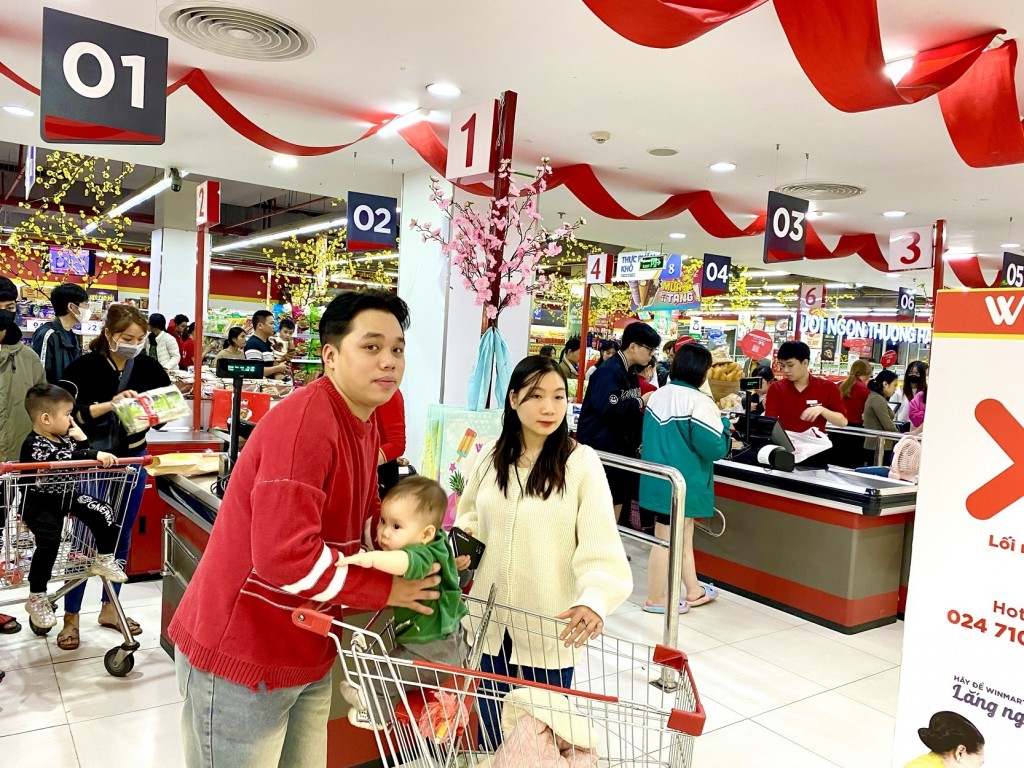 Không khí mua sắm nhộn nhịp dịp cuối năm tại hệ thống siêu thị của Vincom