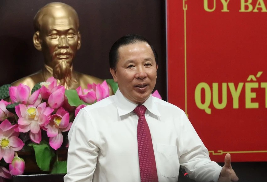 Ông Nguyễn Văn Út, Chủ tịch UBND tỉnh Long An, phát biểu tại lễ công bố quyết định. Ảnh: Huỳnh Du