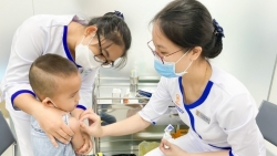 Năm 2024, mở rộng rà soát, tiêm bù mũi vắc xin cho trẻ