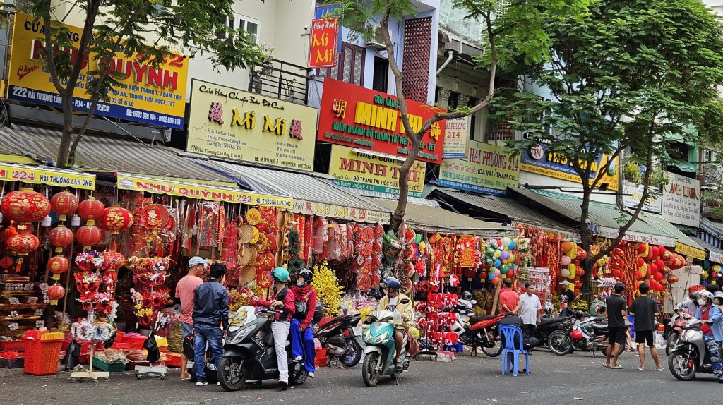 TP Hồ Chí Minh: Khu phố Hải Thượng Lãn Ông rực rỡ mùa Tết