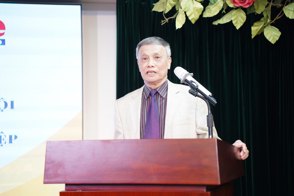 PGS.TS. NGƯT. Phạm Ngọc Ánh - Bí thư Đảng bộ, Hiệu trưởng nhà trường phát biểu tại buổi lễ