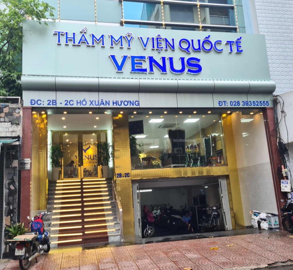 Địa chỉ 2B-2C Hồ Xuân Hương, Quận 3 trước đây từng là nơi hoạt động của Hộ kinh doanh thẩm mỹ Venus vào năm 2019, sau đó cơ sở này bị xử phạt và đổi tên thành Thẩm mỹ Venus by Asian