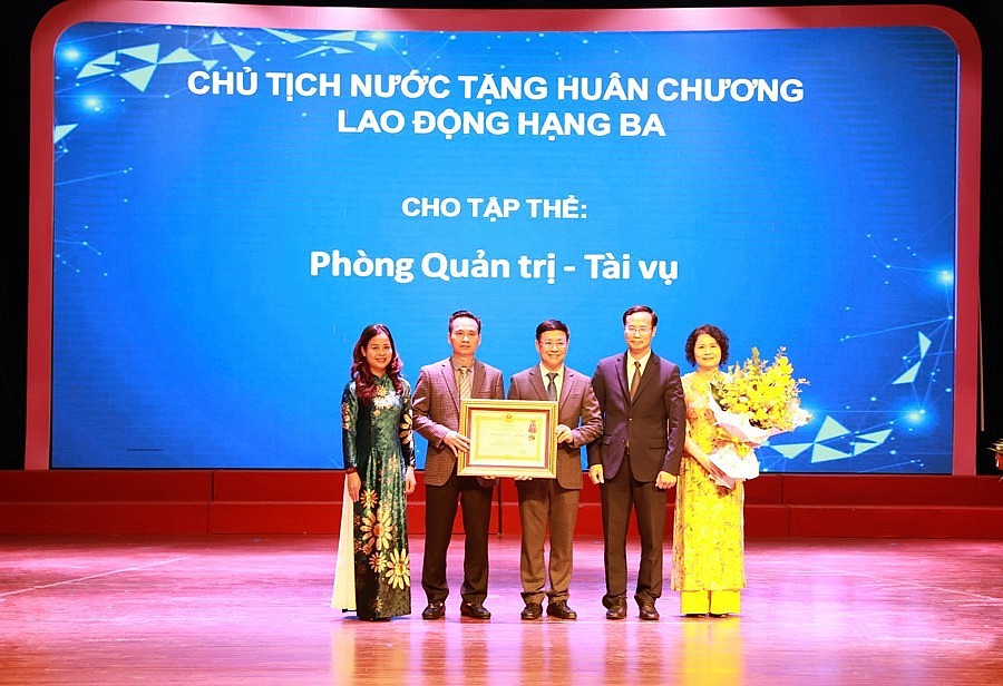 Nỗ lực trở thành văn phòng số, ứng dụng công nghệ số toàn diện