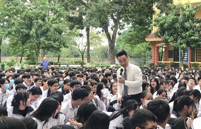 Kiểm soát chặt chẽ việc cầm đồ, cho vay nặng lãi quanh trường học