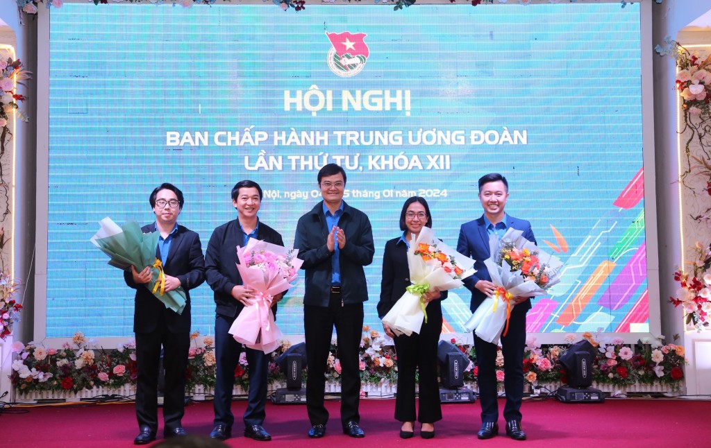 . Đồng chí Bùi Quang Huy, Ủy viên dự khuyết Trung ương Đảng, Bí thư Thứ nhất Trung ương Đoàn 