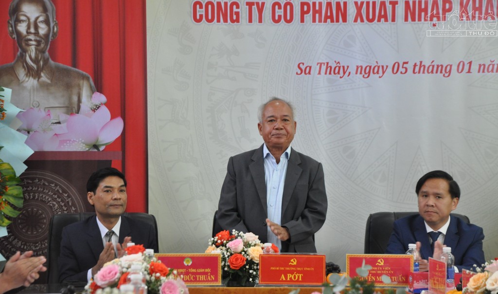 Trao Quyết định thành lập Chi bộ Công ty CP XNK Nông sản Vina