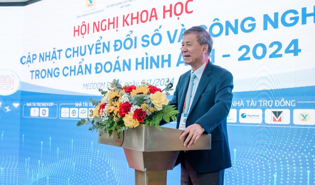 GS.AHLĐ.ĐBQH Nguyễn Anh Trí - Nhà sáng lập, Chủ tịch Hội đồng cố vấn, Chủ tịch Hội đồng Khoa học Công nghệ và Đào tạo MEDLATEC GROUP phát biểu chào mừng Hội Điện Quang và Y học hạt nhân kết hợp cùng Hệ thống Y tế MEDLATEC tổ chức thành công hội nghị