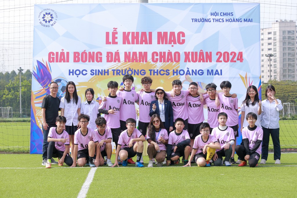 Sôi động giải bóng đá “Mai vàng chào xuân 2024”