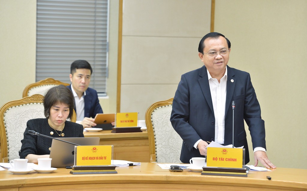 Thứ trưởng Bộ Tài chính Lê Tấn Cận cho biết: Một trong những mục tiêu của thị trường tín chỉ carbon là góp phần nâng cao năng lực cạnh tranh của doanh nghiệp Việt Nam, hướng tới phát triển nền kinh tế carbon thấp và chủ động ứng phó với biến đổi khí hậu - Ảnh: VGP/MK