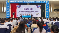 Hơn 2.000 học sinh tham dự ngày hội tư vấn hướng nghiệp, tuyển sinh