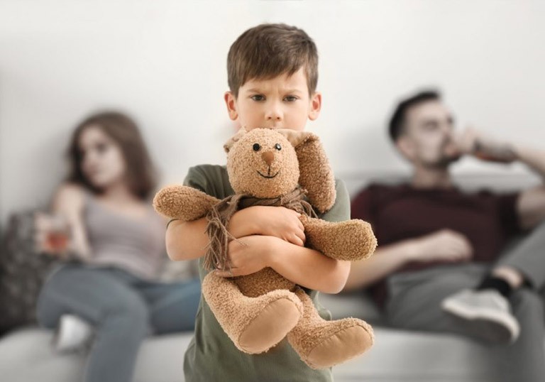 Mọi cuộc ly hôn đều ảnh hưởng mạnh mẽ đến các con trẻ, bao gồm những cảm giác mất mát và lo âu trước sự tan vỡ (ảnh minh họa)