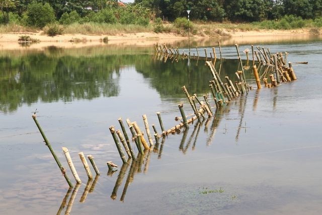 UBND thị xã Hương Trà (Thừa Thiên - Huế) phê duyệt đề án đóng cửa mỏ cát từng khiến người dân đóng cọc tre trên sông Bồ để phản đối 