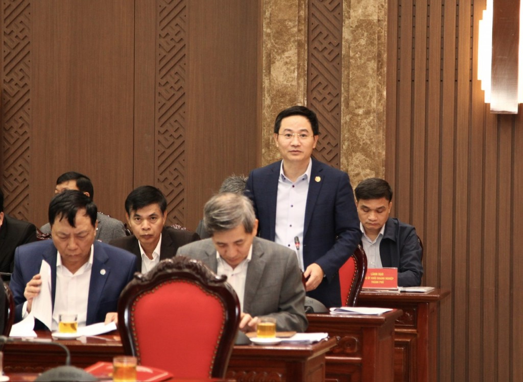 Phân cấp, phân quyền kèm chủ trương khuyến khích, bảo vệ cán bộ