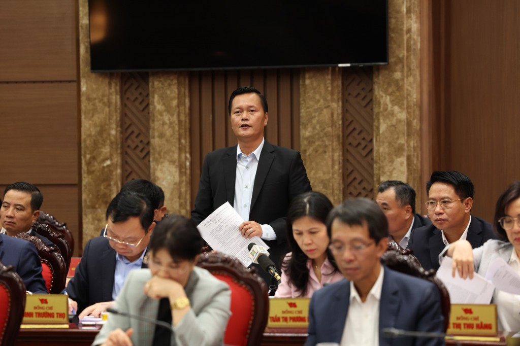 Phân cấp, phân quyền kèm chủ trương khuyến khích, bảo vệ cán bộ