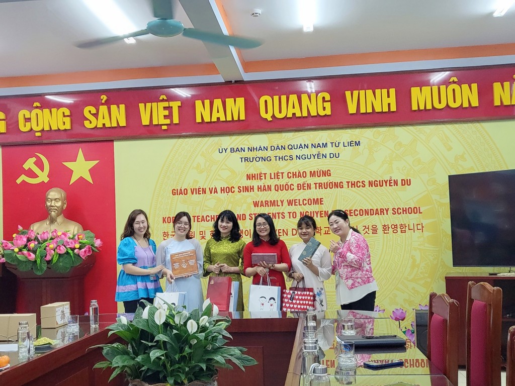 Những tiết học khó quên của học sinh Việt - Hàn