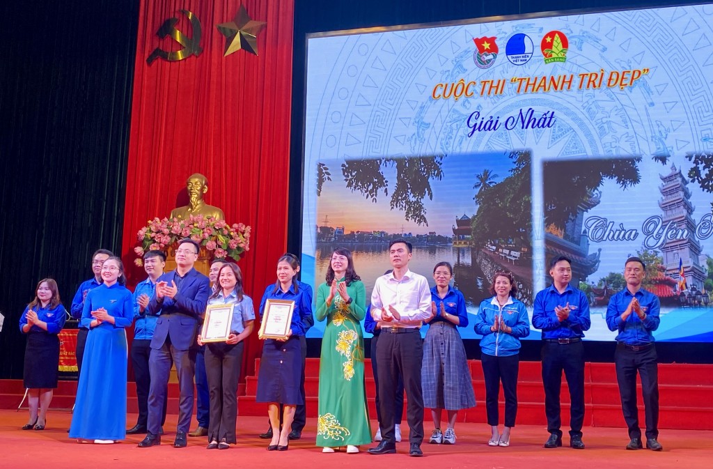 Huyện đoàn trao giải cuộc thi “Thanh Trì đẹp”