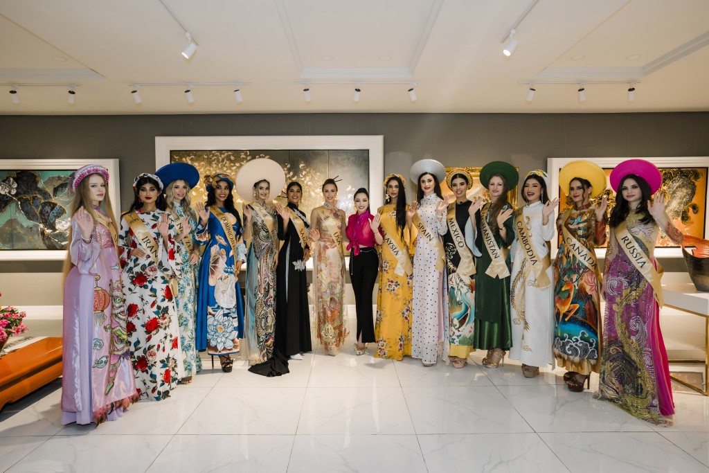 Thí sinh Miss Global 2023 khoe dáng với áo dài của NTK Châu Loan