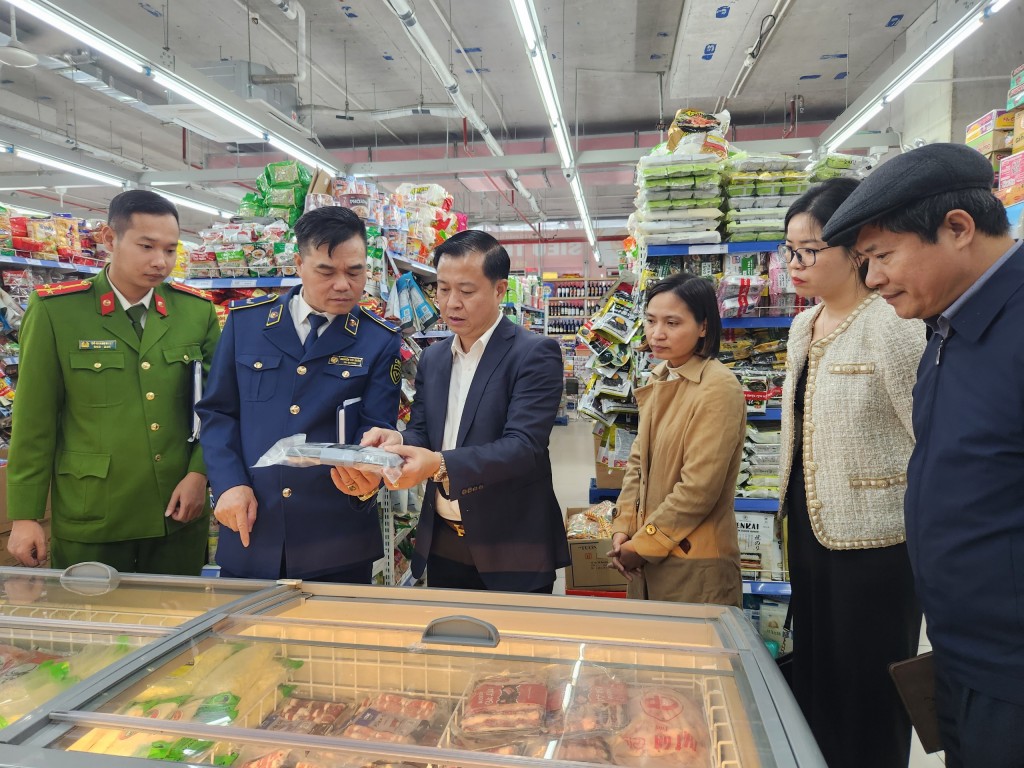 Ông Đặng Thanh Phong, Chi cục trưởng Chi cục An toàn vệ sinh thực phẩm Hà Nội 