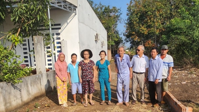 Bình Thuận: 19 hộ dân mong có đường đi