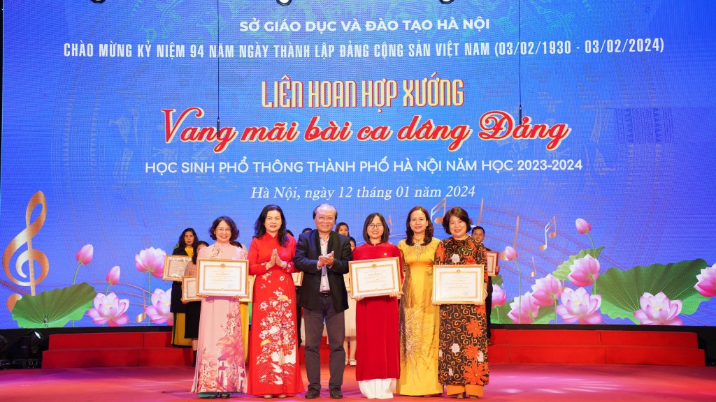 THPT Phan Huy Chú giành giải Nhất liên hoan hợp xướng