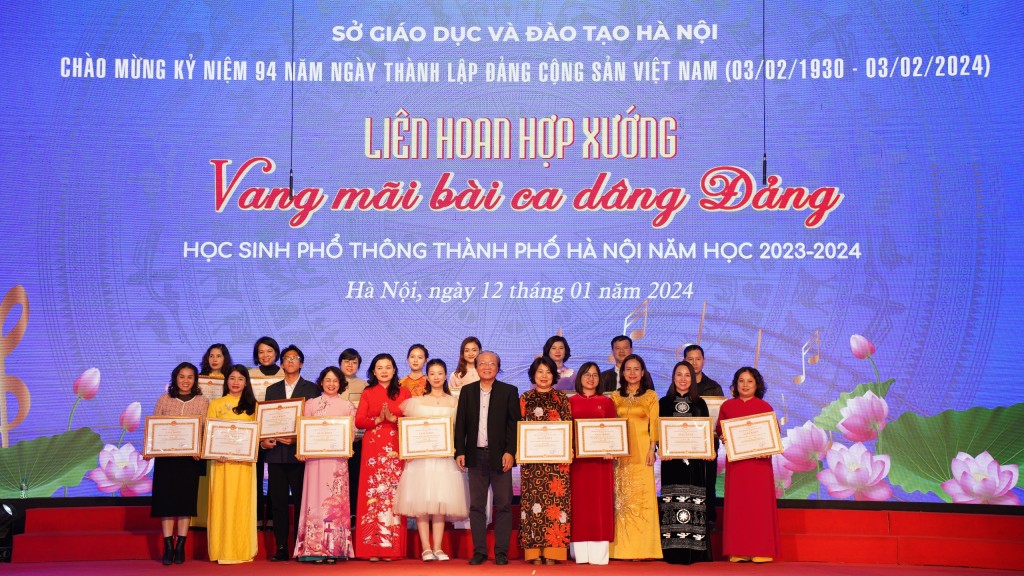 THPT Phan Huy Chú giành giải Nhất liên hoan hợp xướng