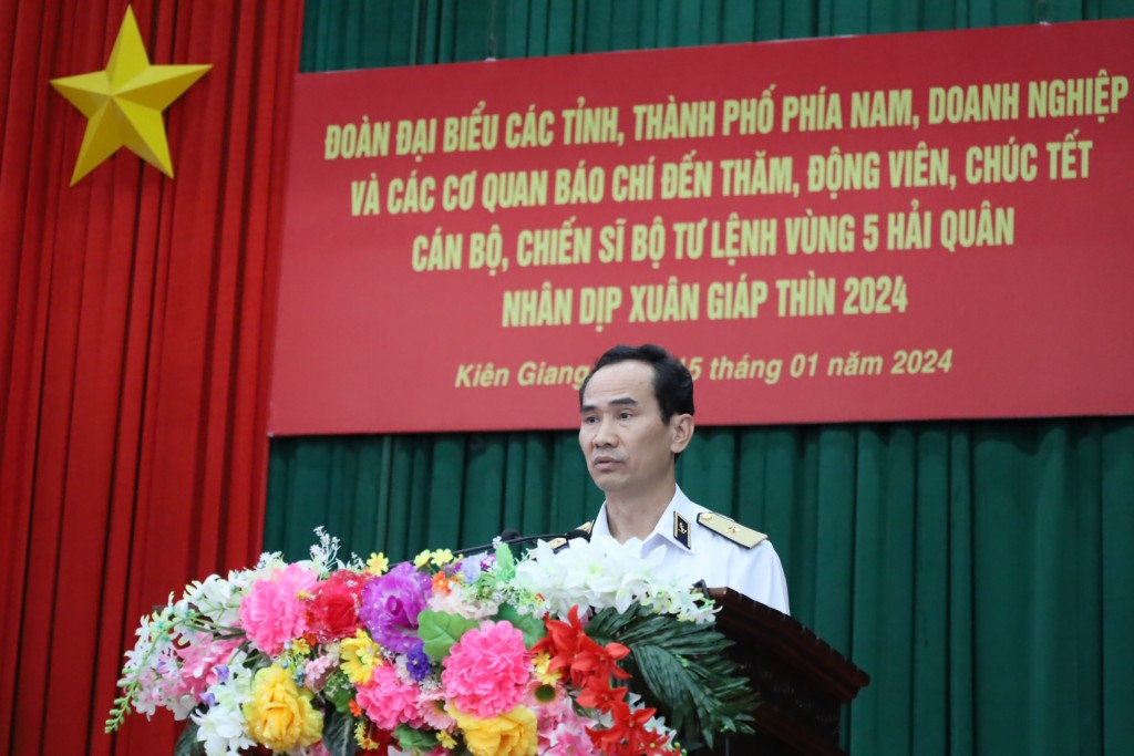 Đồng chí Nguyễn Hữu Thoan – Bí thư Đảng ủy, Chính ủy Bộ Tư lệnh Vùng 5 Hải quân phát biểu tại buổi lễ