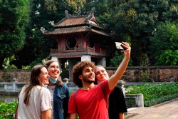 Thúc đẩy phát triển du lịch Việt Nam hiệu quả, bền vững