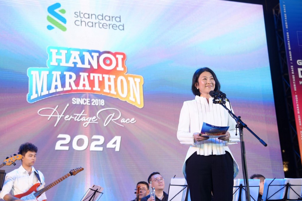Bà Michele Wee Tổng Giám đốc Ngân hàng Standard Chartered Việt Nam phát biểu