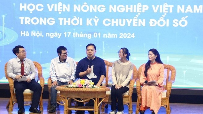 Học tiếng Anh và đọc sách: Kỹ năng mềm giúp sinh viên thành công