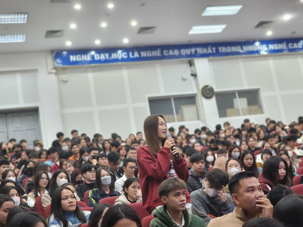 Nhiều bạn trẻ băn khoăn về việc học tập và chuẩn bị kỹ năng mềm gì để phù hợp với xu hướng của thời đại số